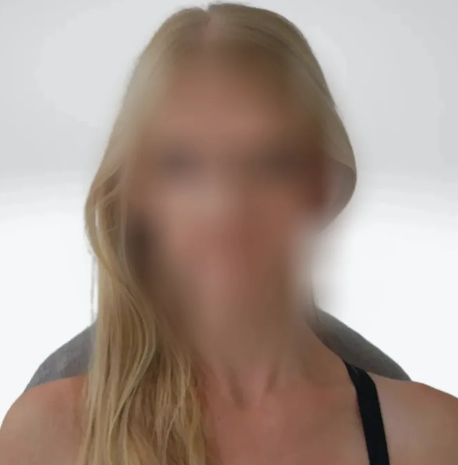Amara, 37