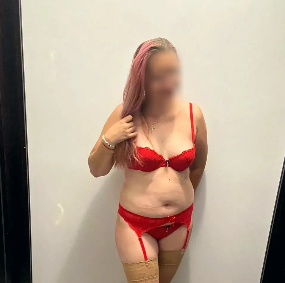 Catriona, 32