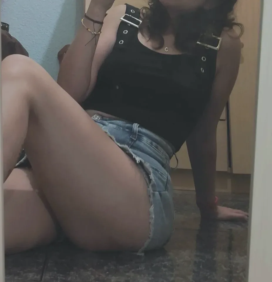 Ewa, 32