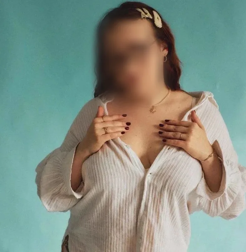 Ffion, 21