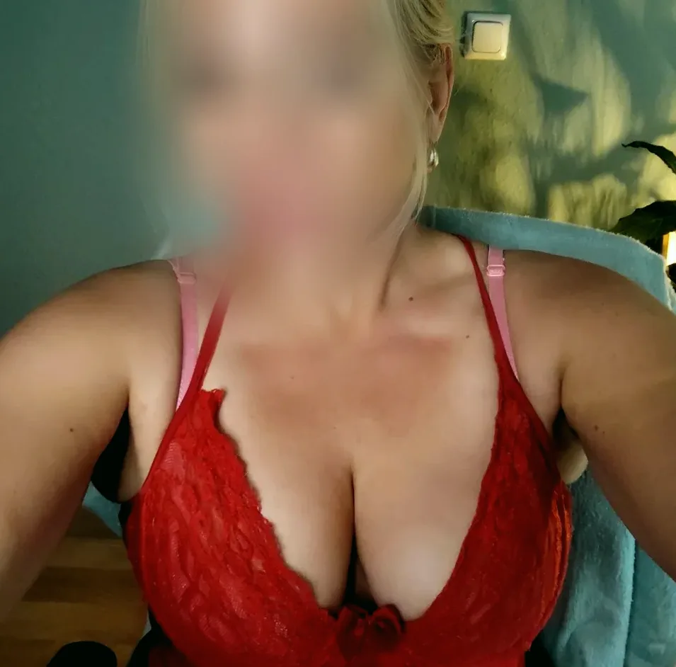 Leanne, 37