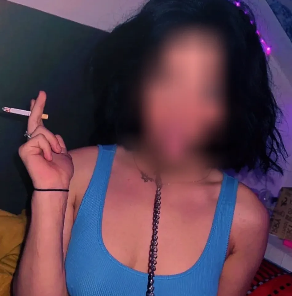 Niamh, 23
