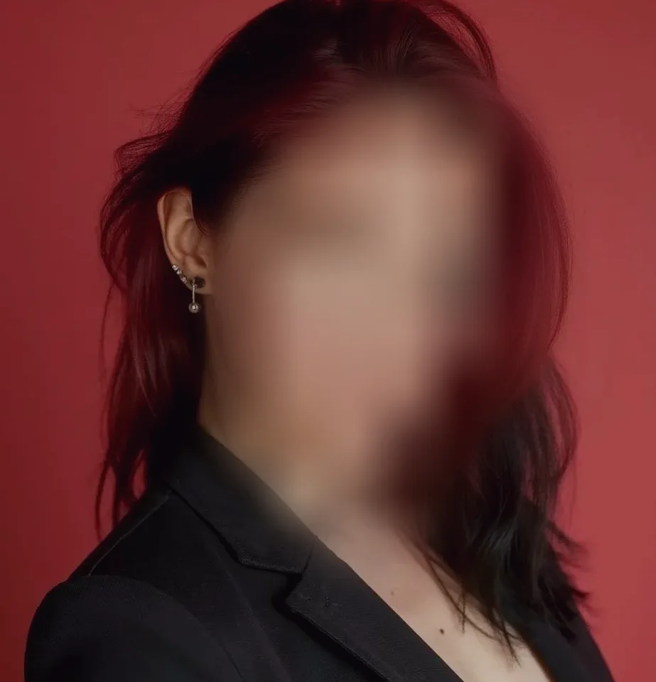 Roisin, 35